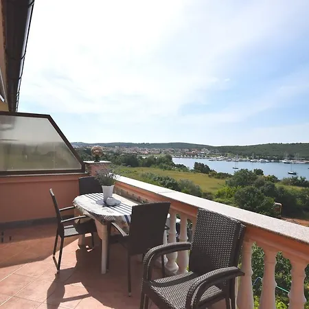 Holiday home Apartman Petra 5