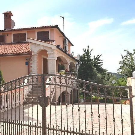 Holiday home Apartman Petra 5 *
