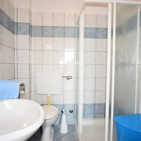 Holiday home Apartman Petra 5